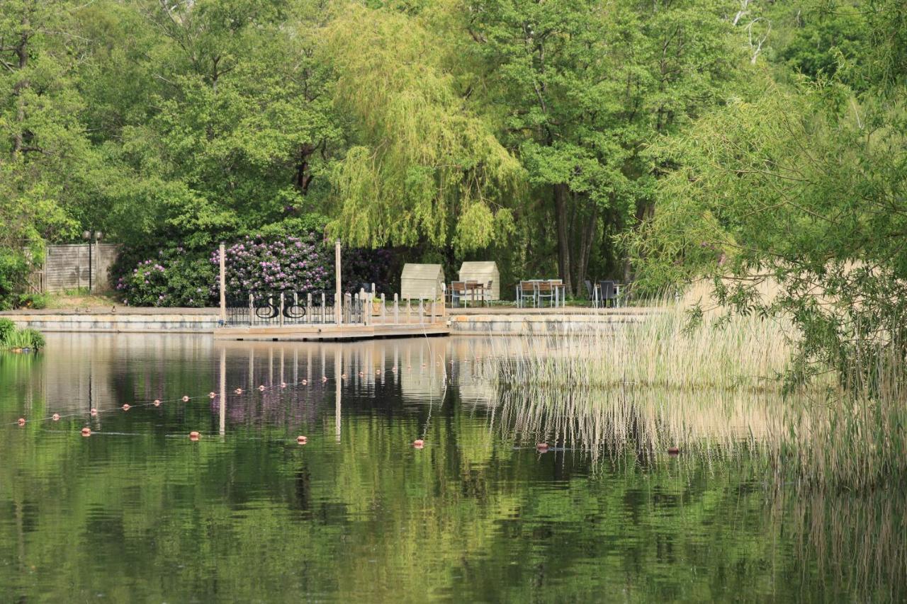 Inn On The Lake 그레이브젠드 외부 사진